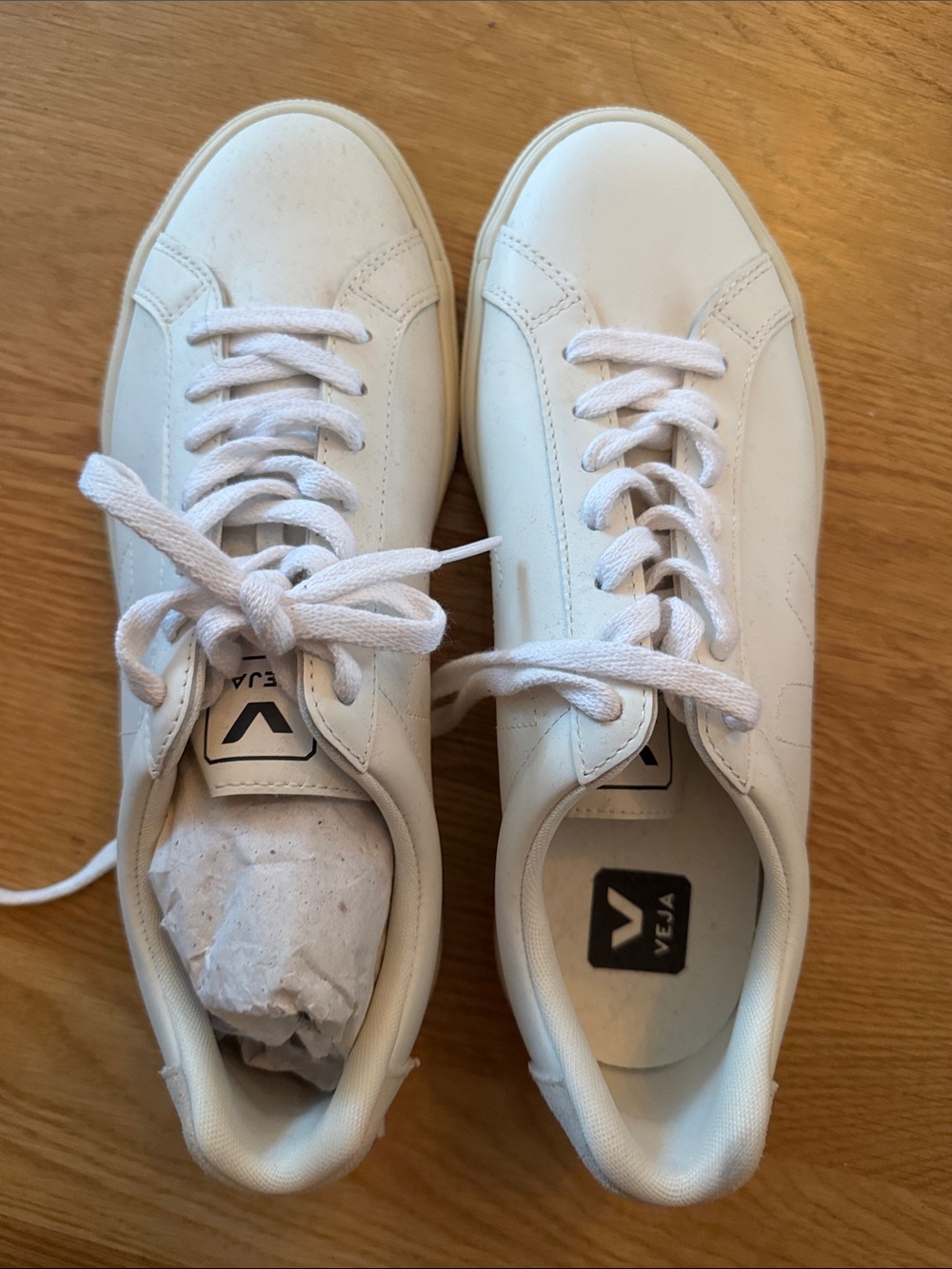 VEJA Women’s White Leather Sneakers (Brand New)